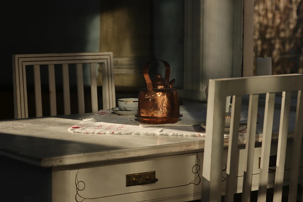 Kaffekittel som står på ett bord