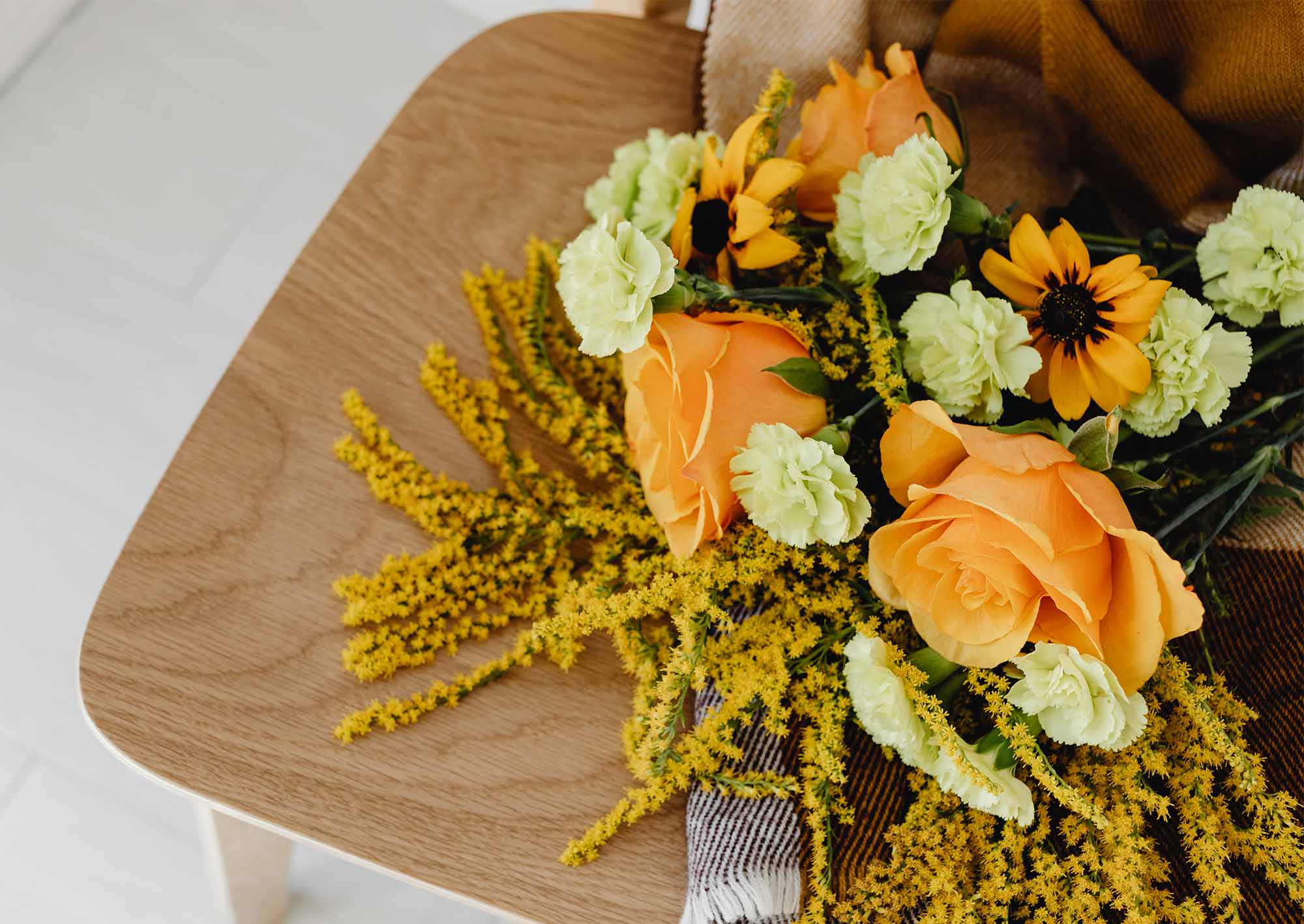 Orangea höstiga blommor