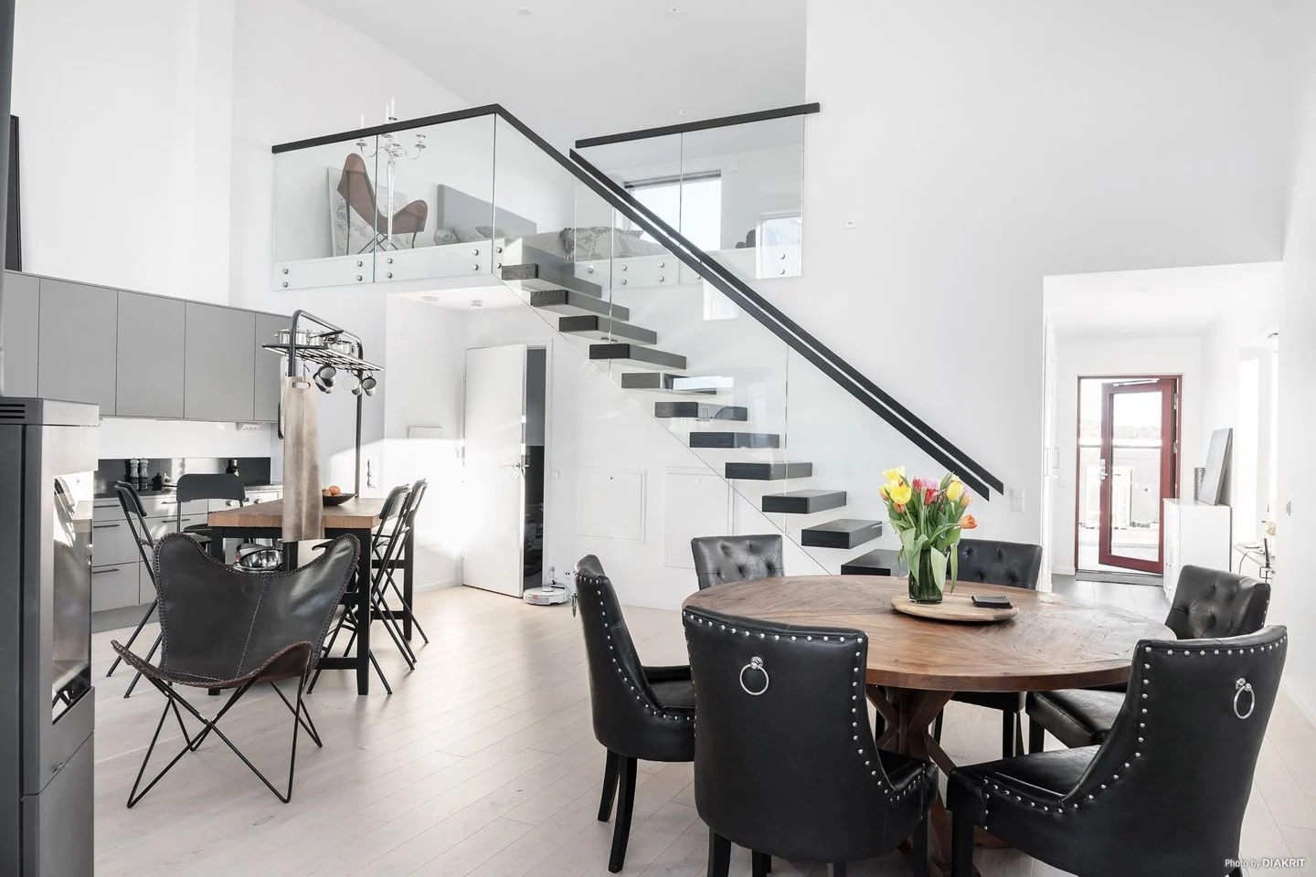 trappa med glasträcke, kök,