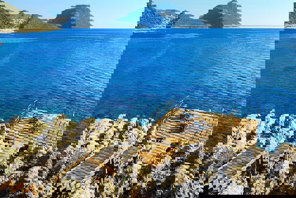 Brygga tillhörande bostad med utsikt över vattnet