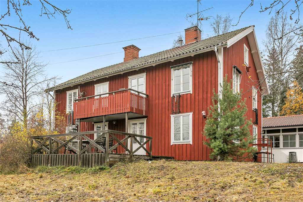 köpa-gard-i-huddunge