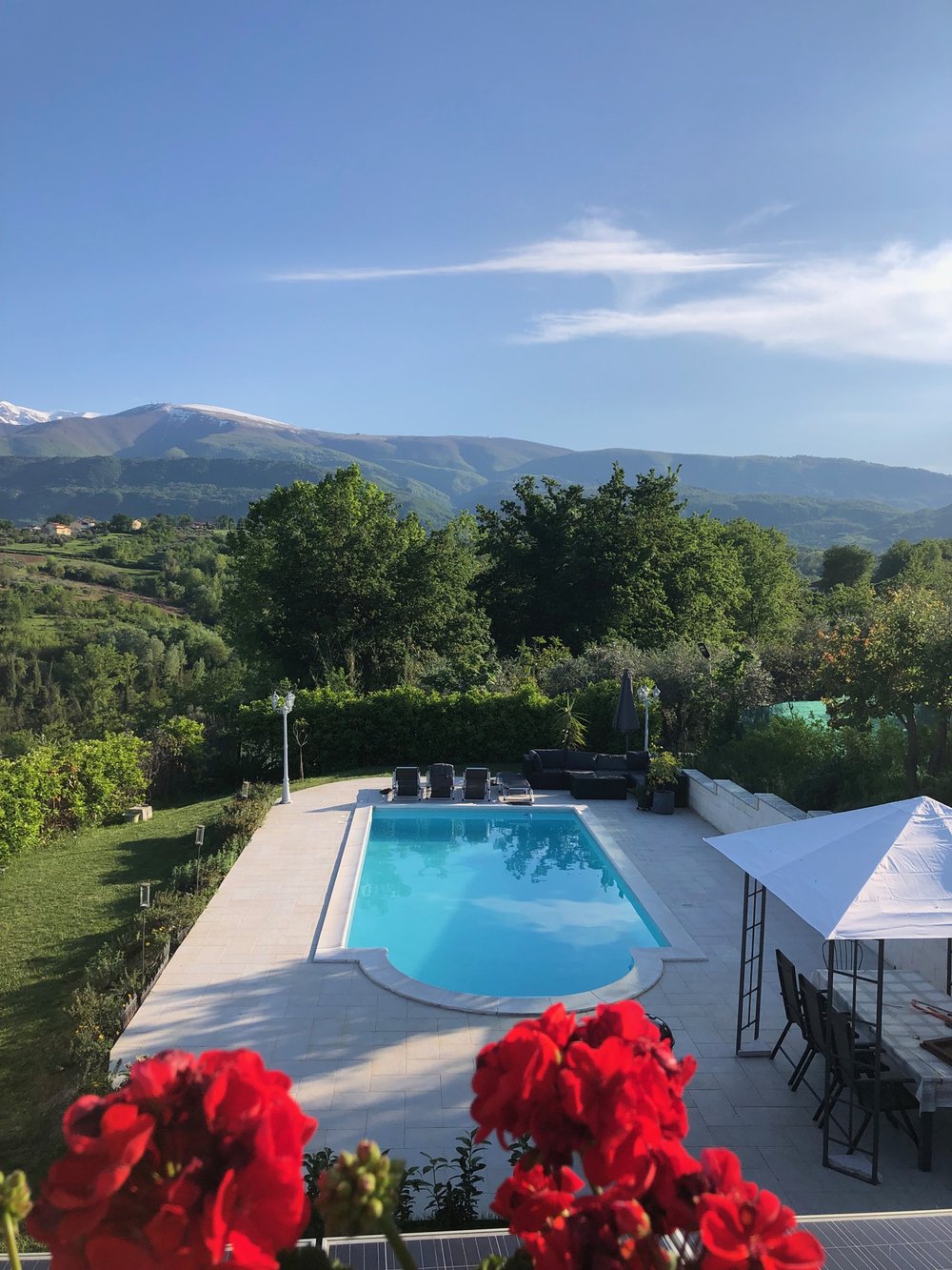 Pool och utsikt, bed and breakfast