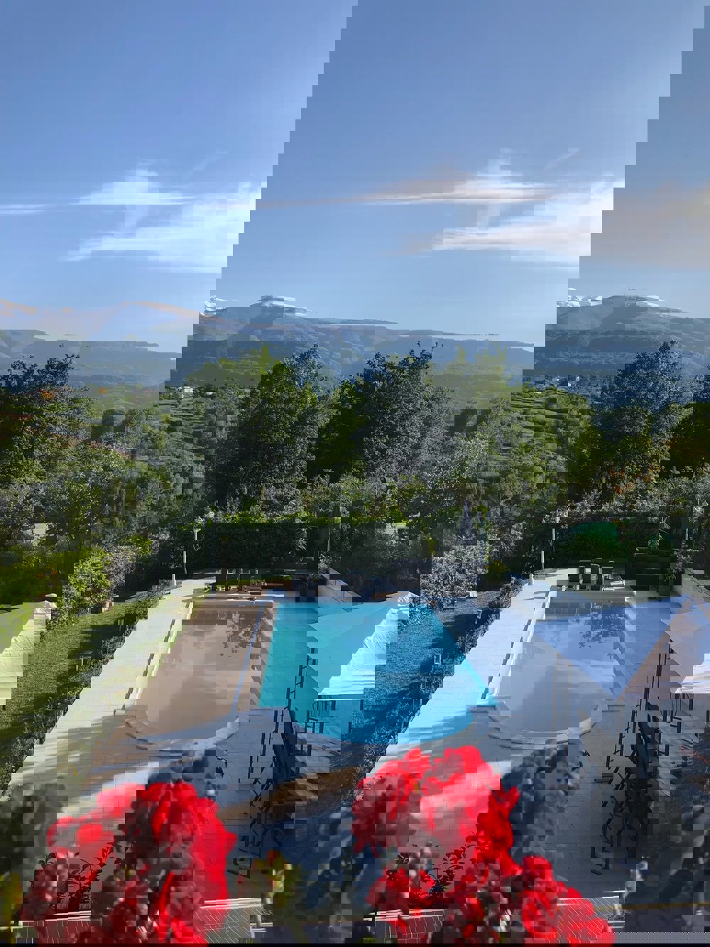 Pool och utsikt, bed and breakfast