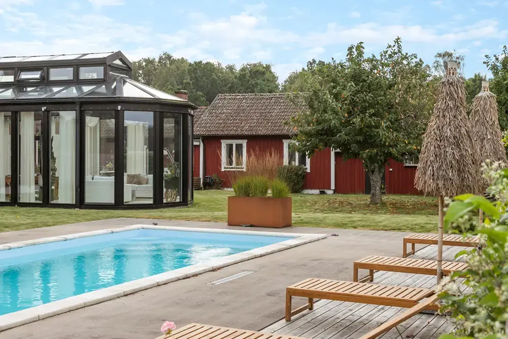 hus med trädgård till salu