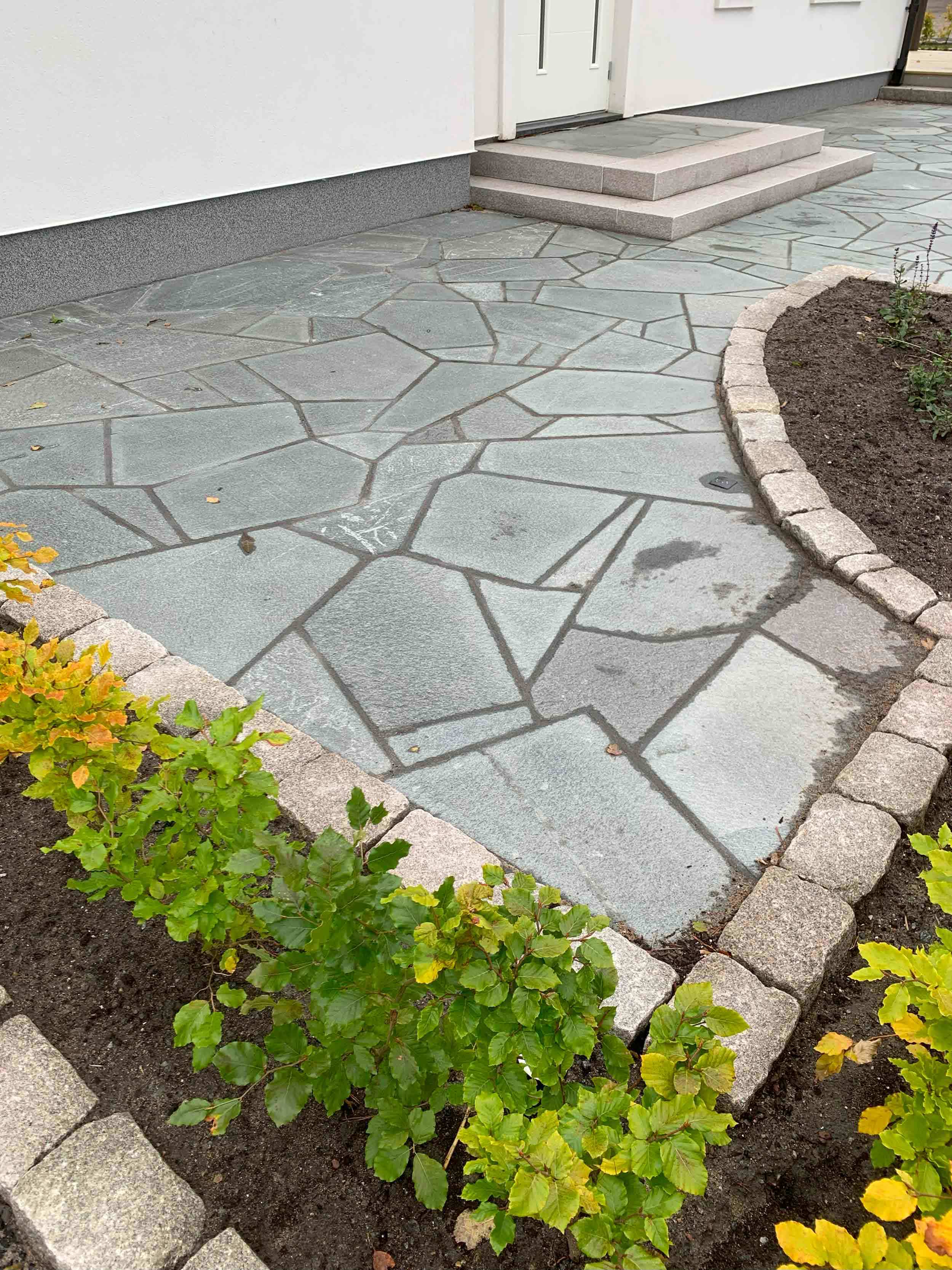 stenplattor vid entré