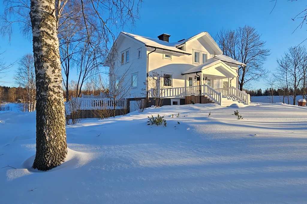 villa i snölandskap