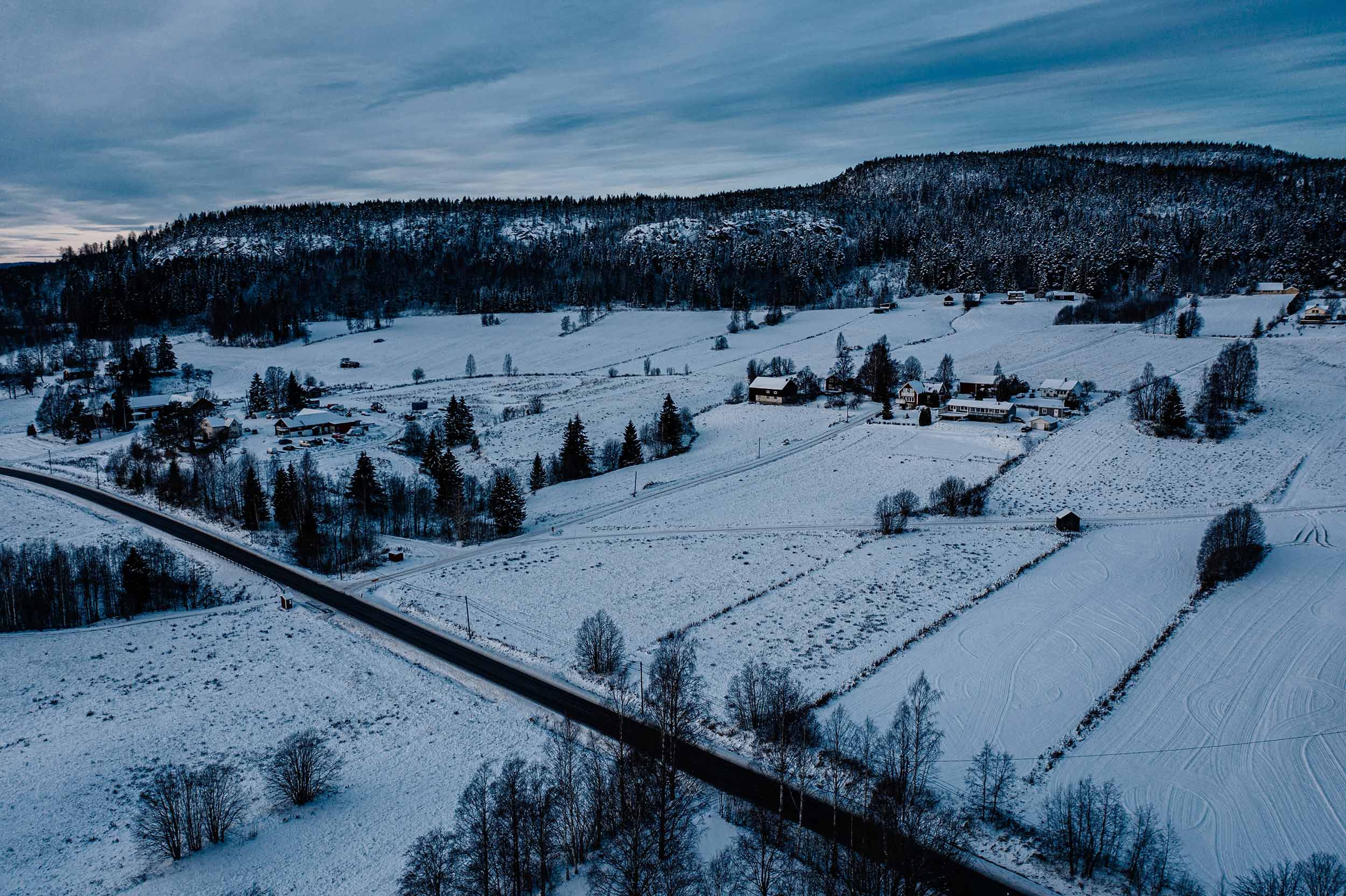 bostäder, vinterlandskap, skymning