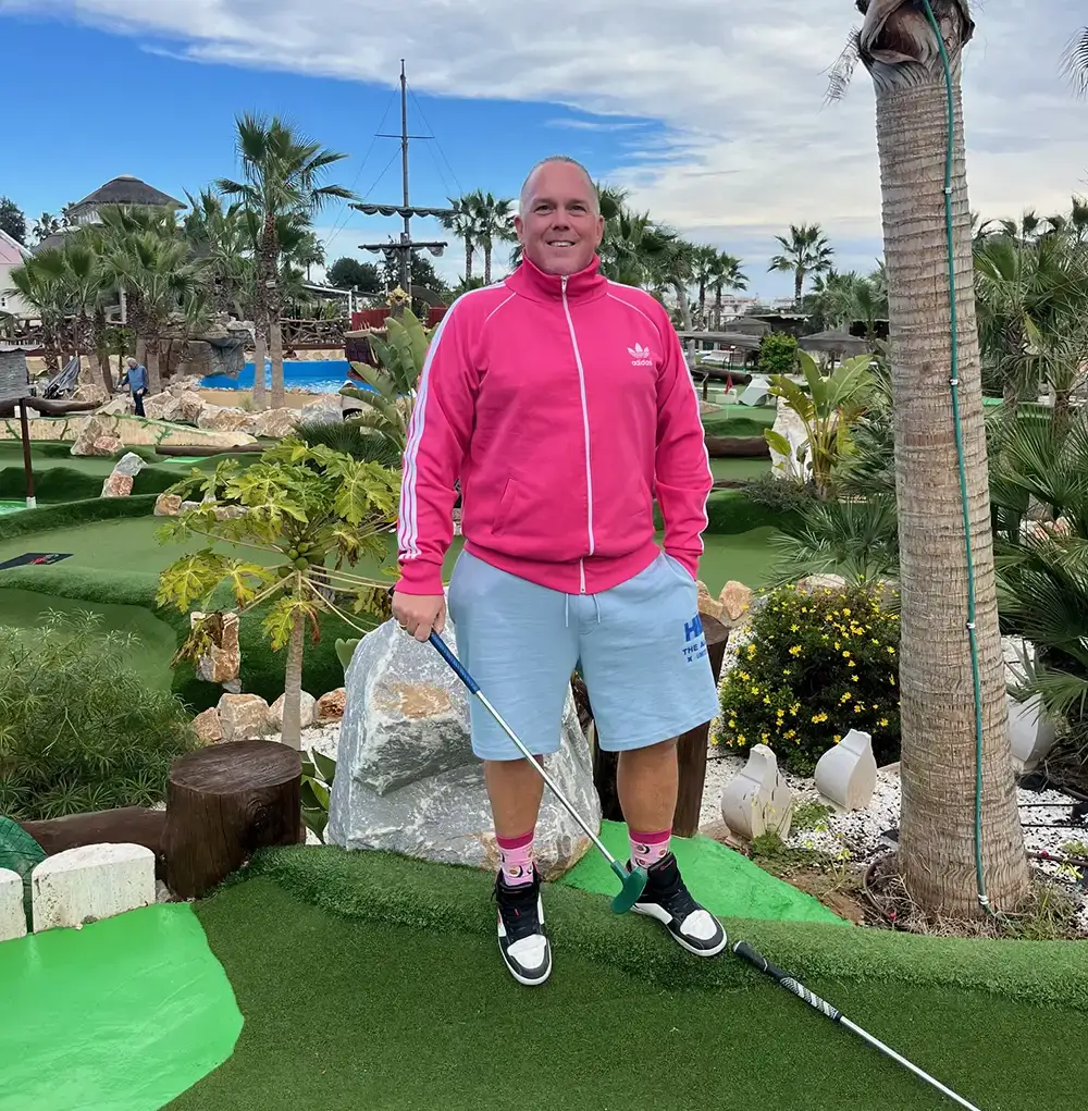 mikael i spanien minigolf