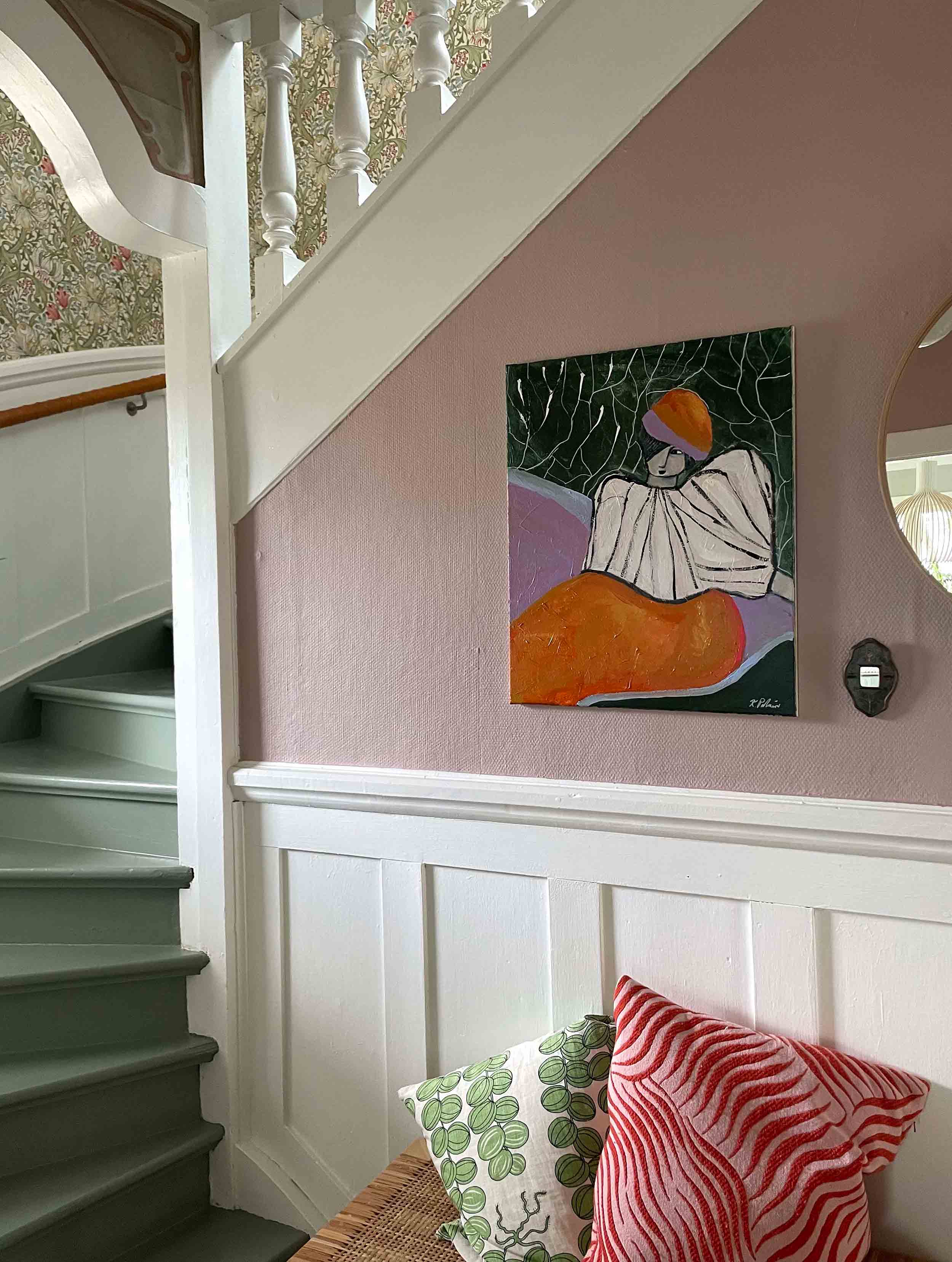 hall med rosa väggar