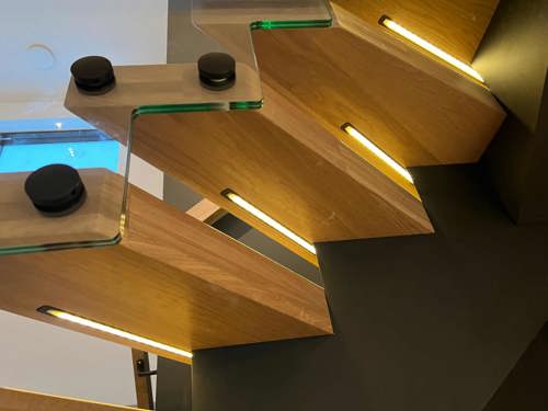 trappa med belysning