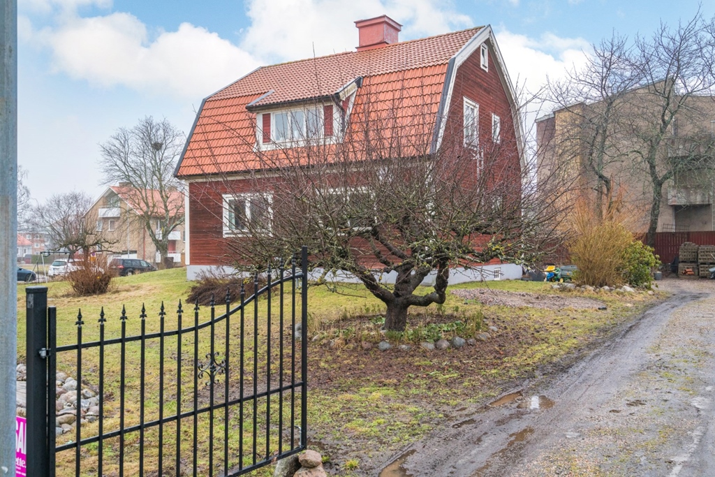 Sekelskiftsvilla, villa på stor tomt