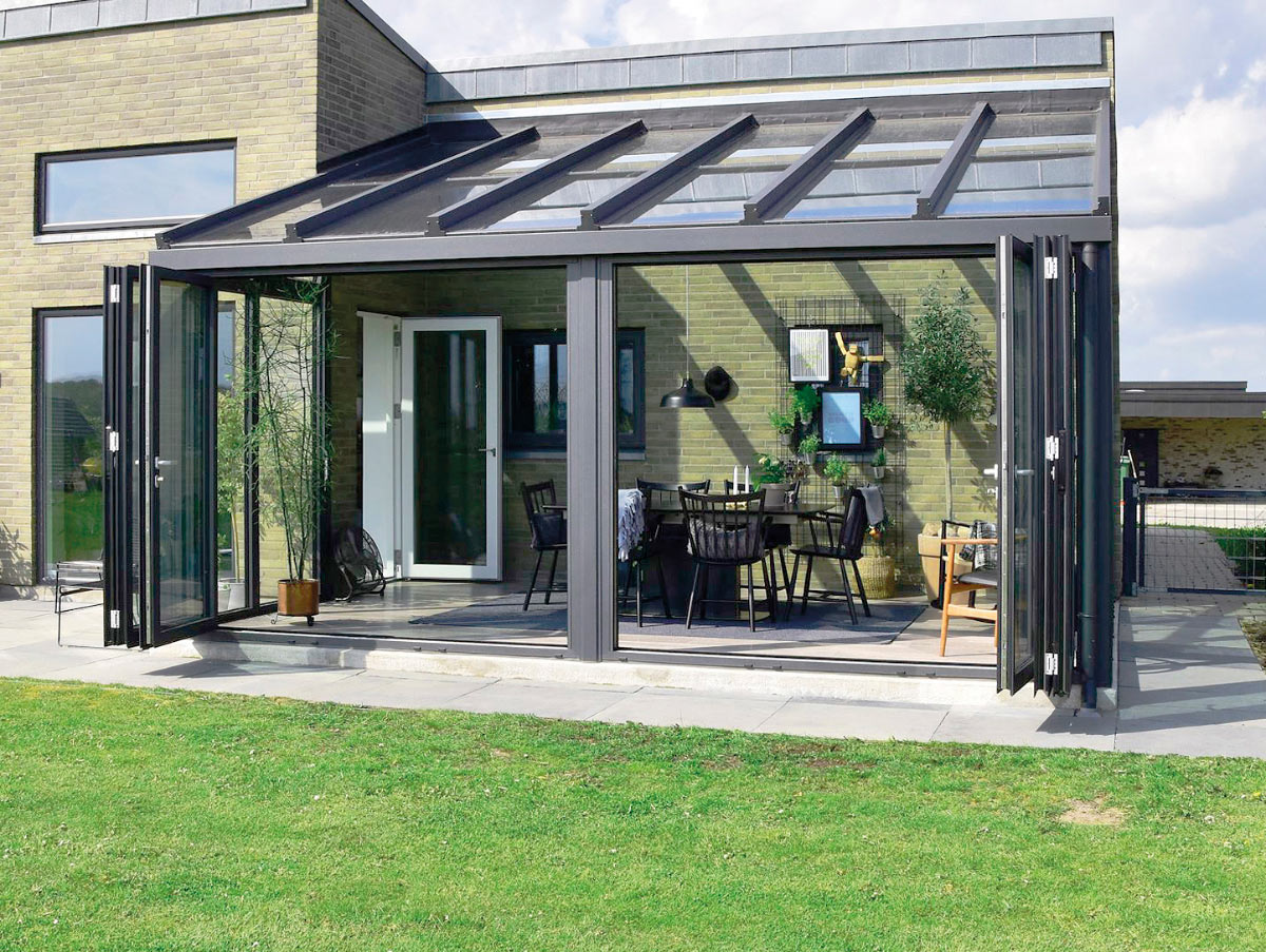 Öppet, uterum inglasat