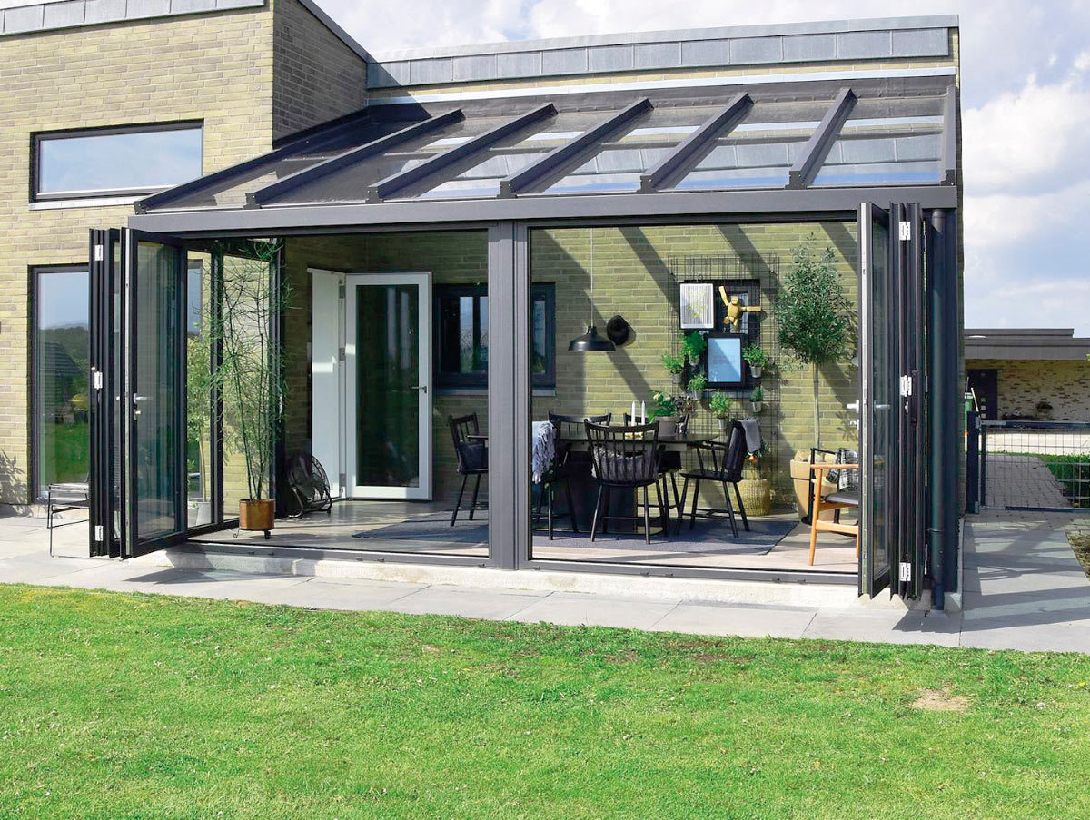 Öppet, uterum inglasat