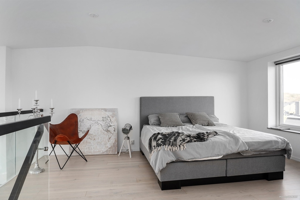 sovrum, säng, grå säng