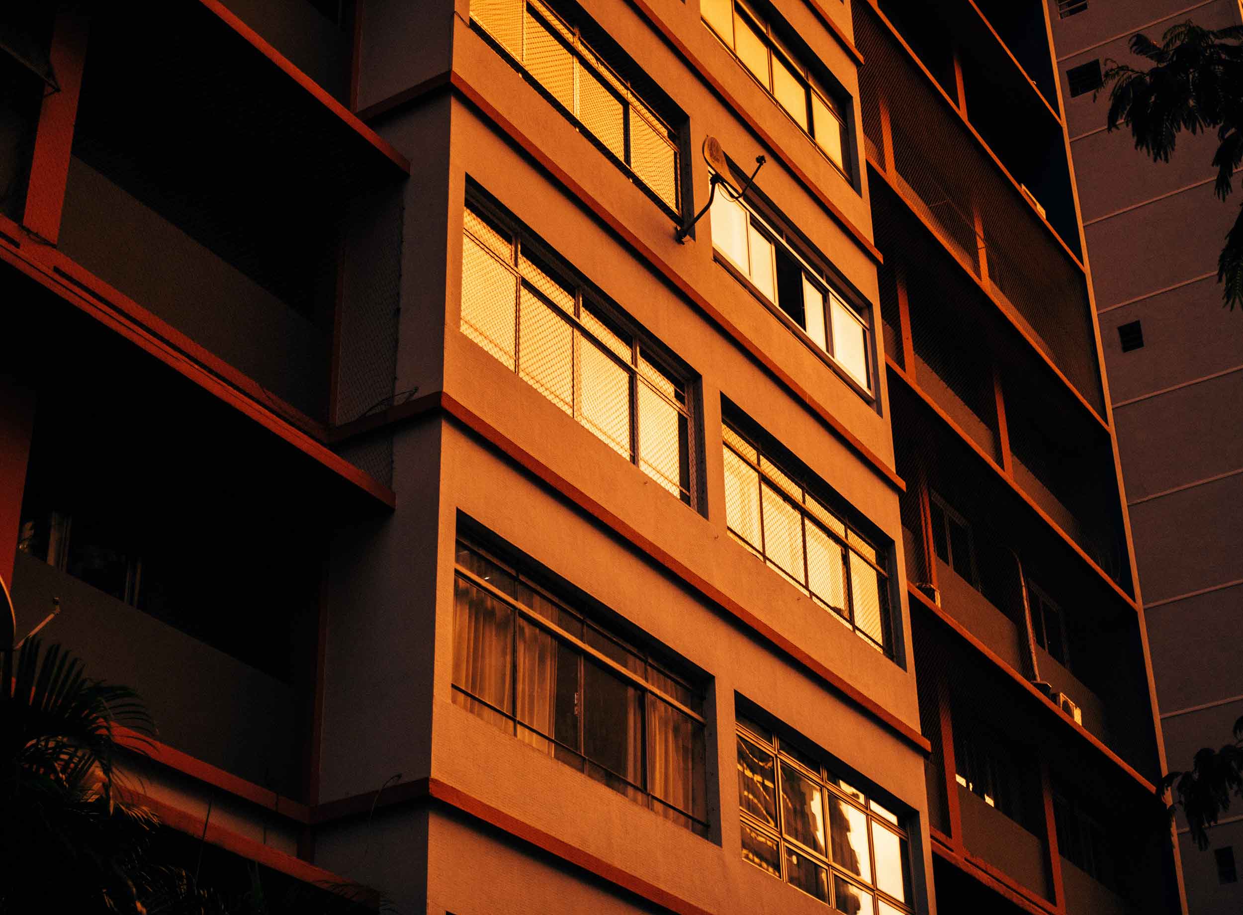 bostadshus i sverige, solnedgång, fasad