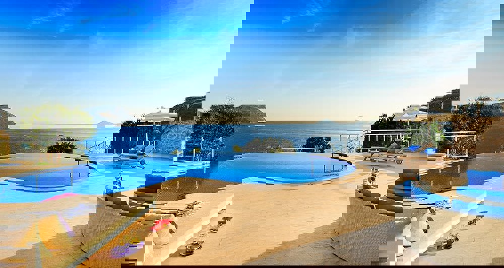 Infinitypool vid medelhavet