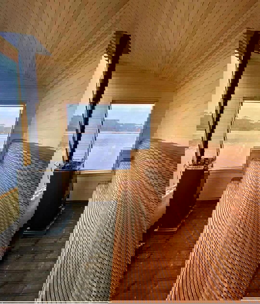 bastu med utsikt mot vattnet