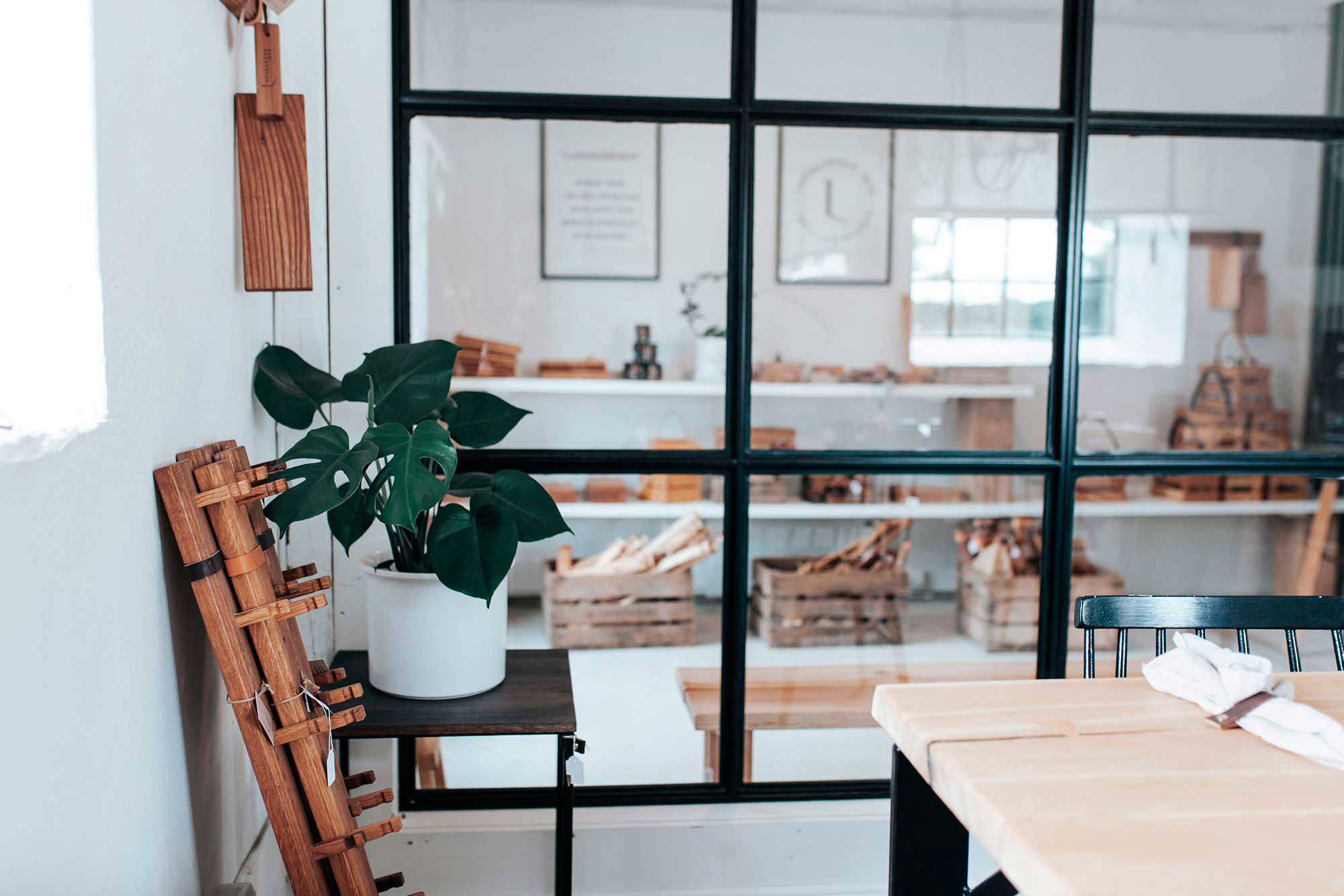 industrifönster inomhus, trädetaljer