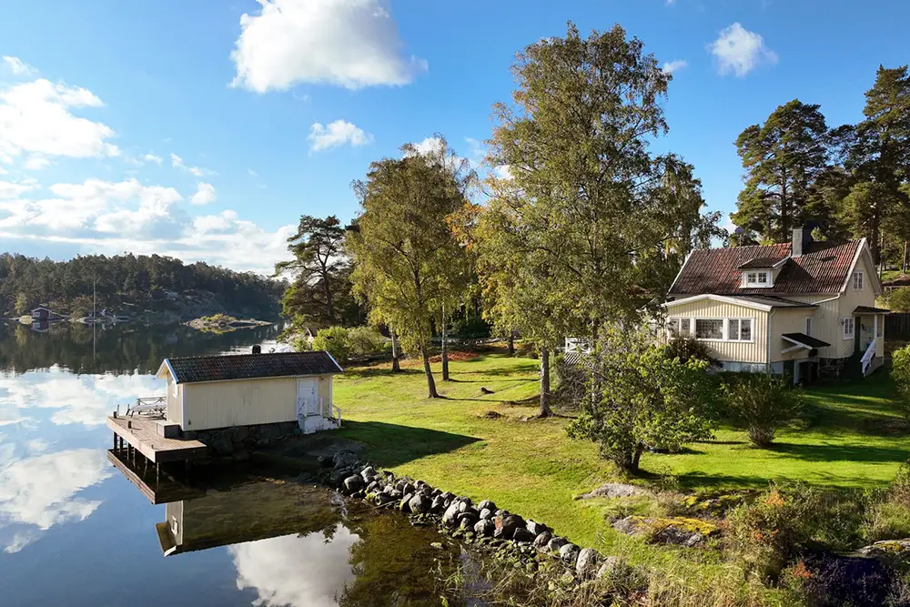 bostad vid vattnet till salu