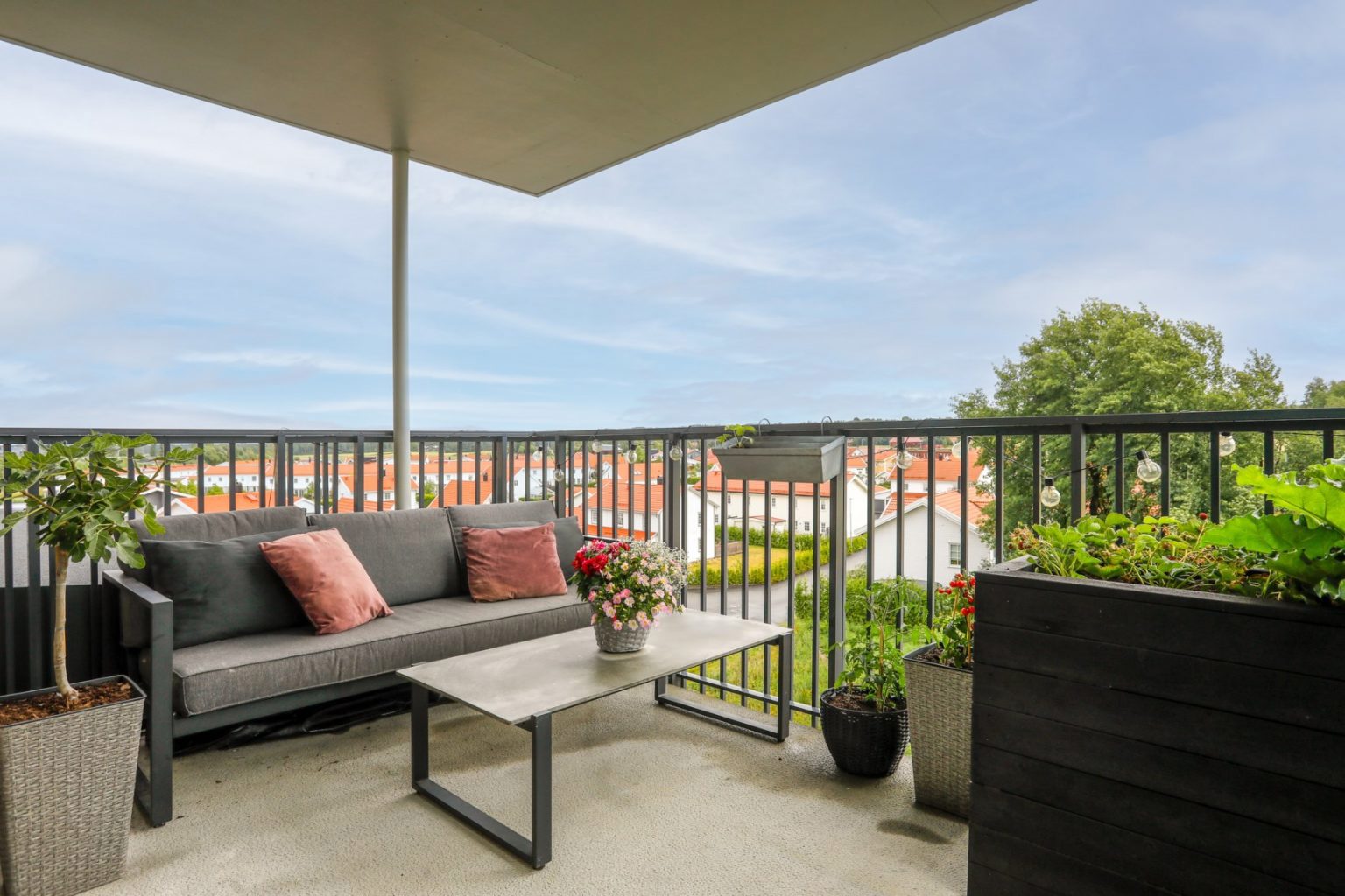 Balkong i Örebro, utemöbler