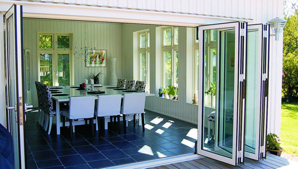 Uterum med öppen vikdörr