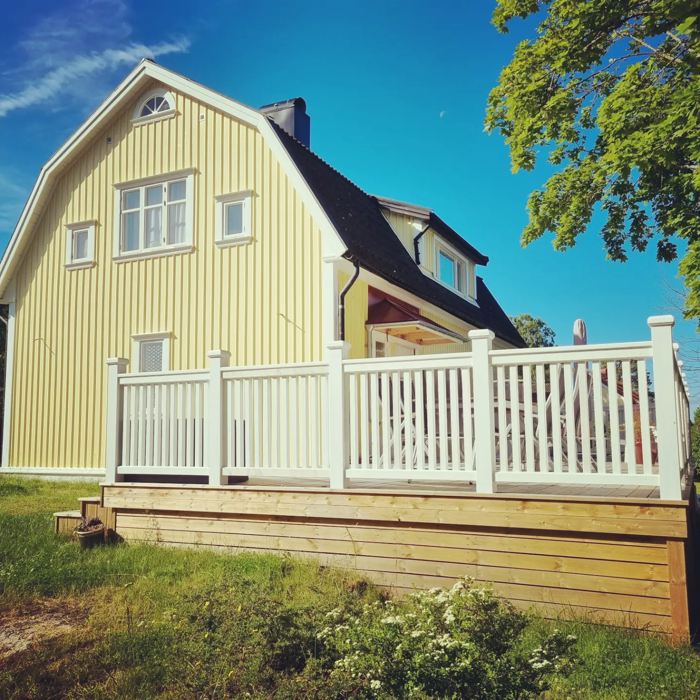 hus, exteriör, gult hus, äldre hus