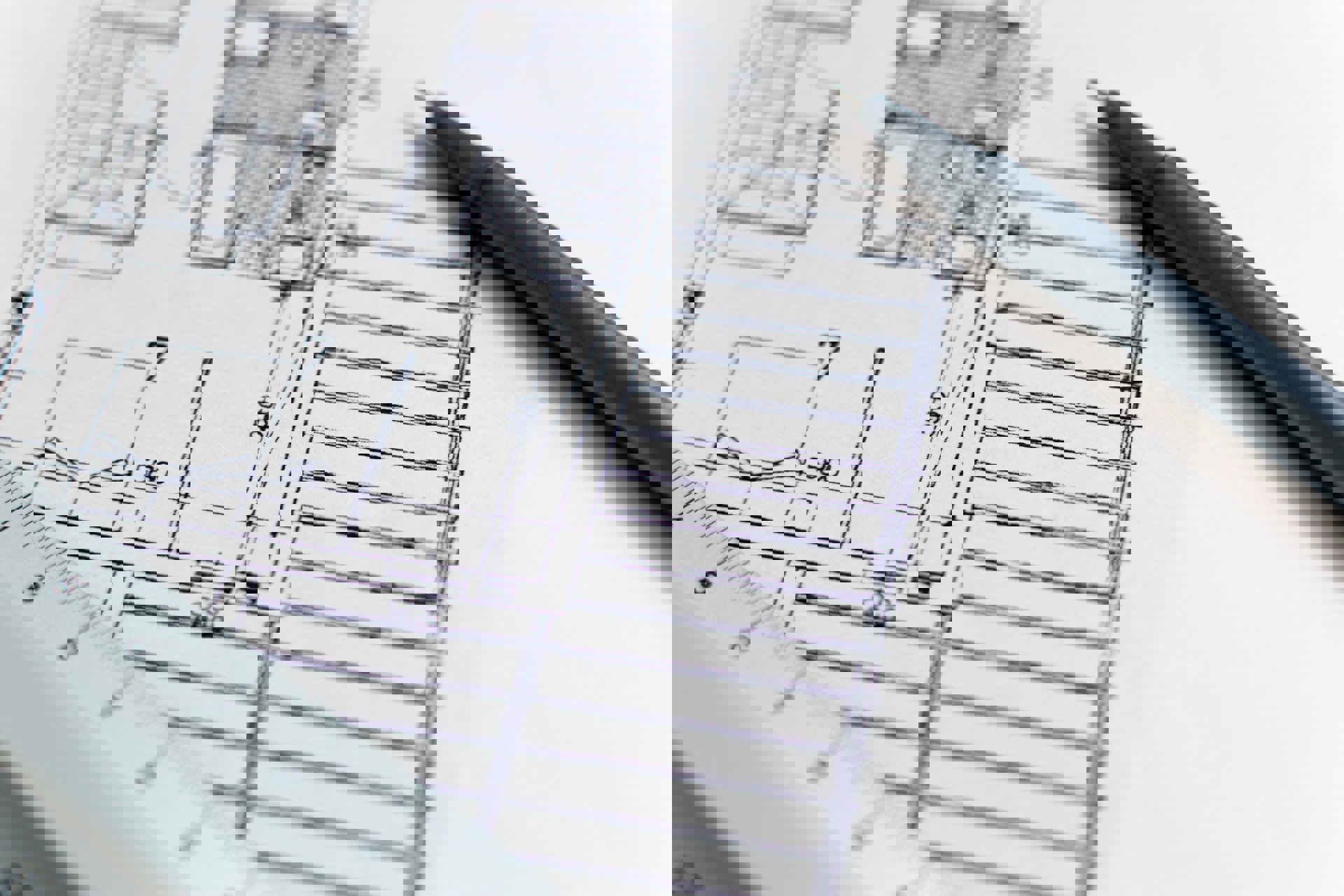 ritning för bygglov, penna och linjal