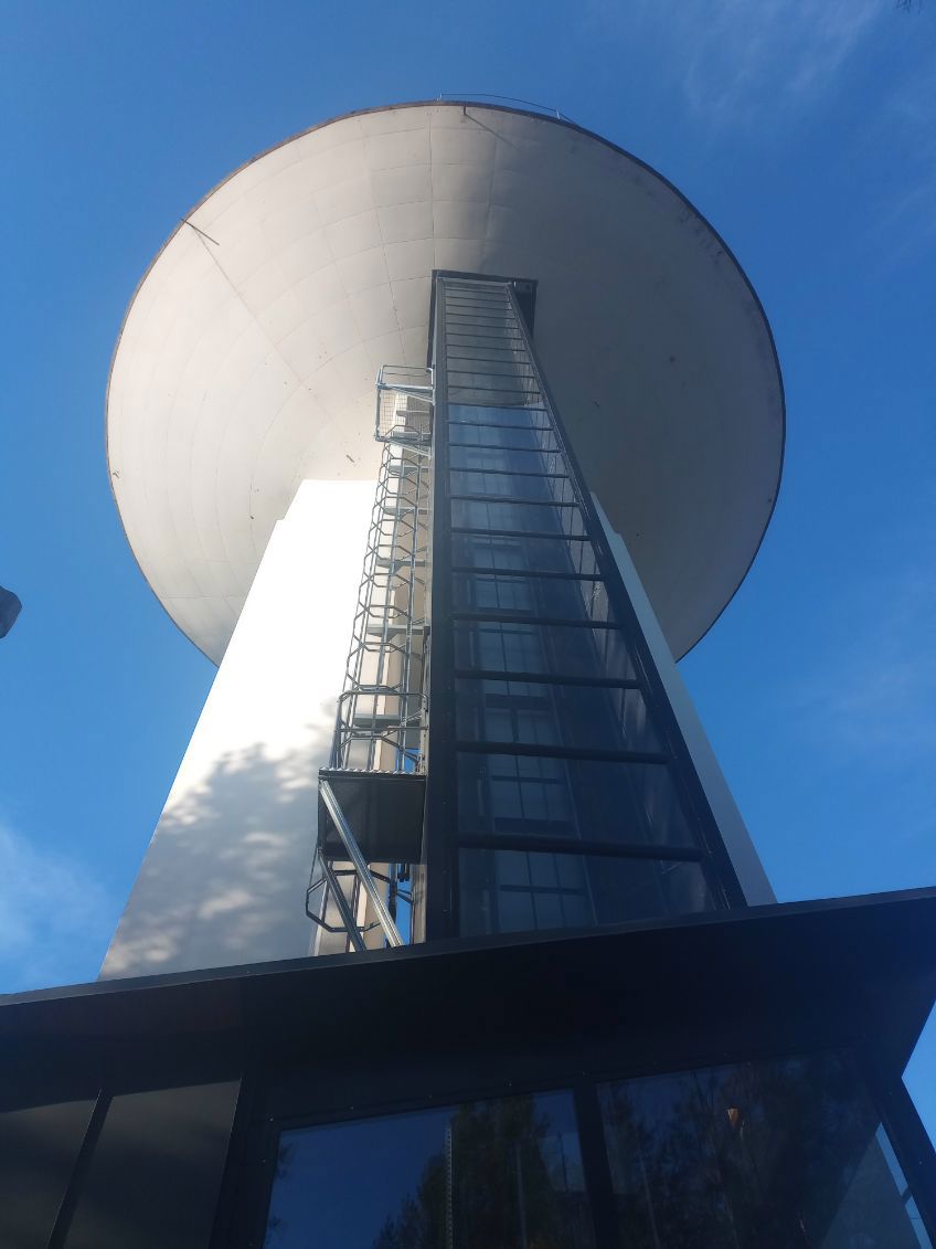 Vattentorn nedifrån