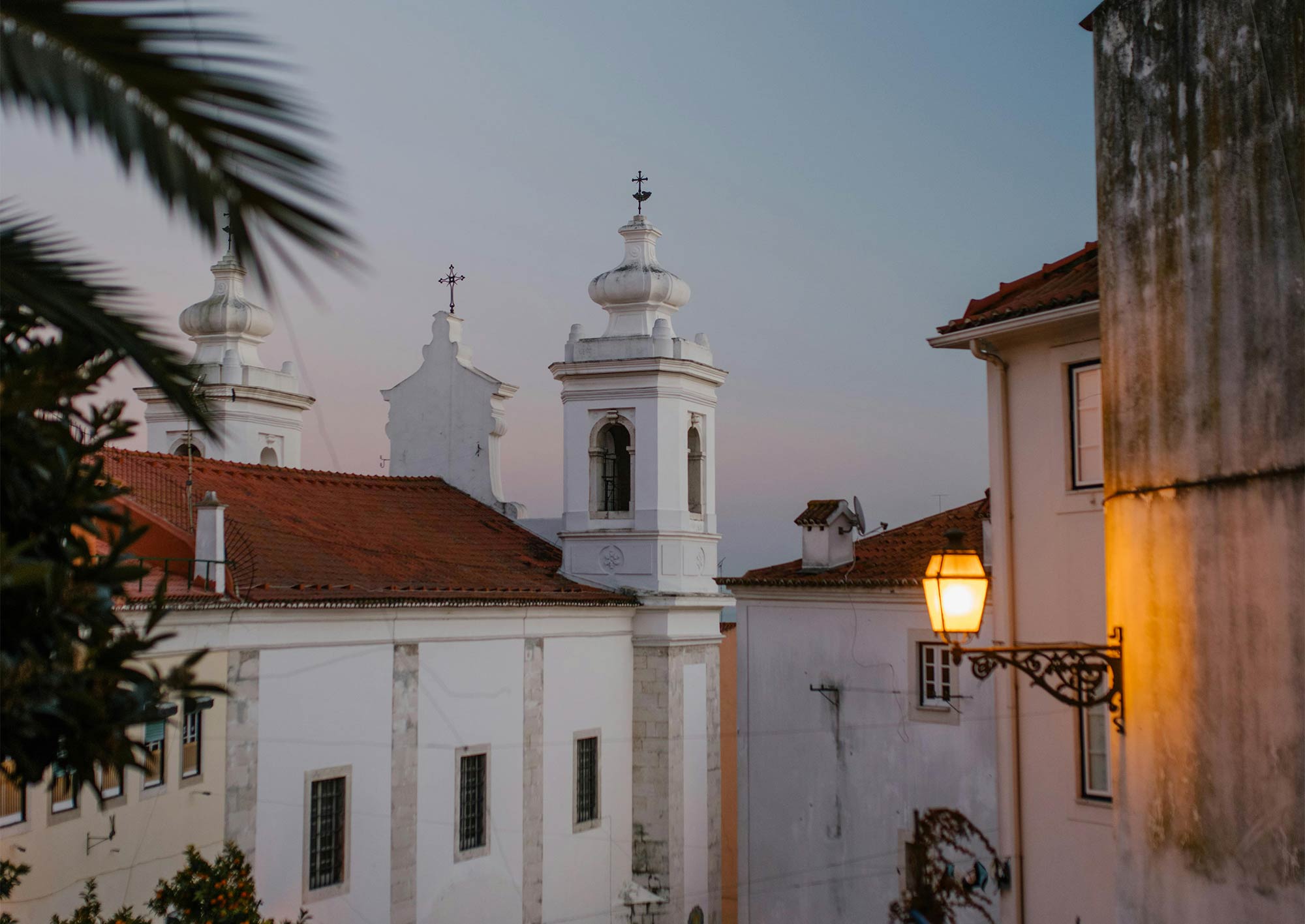 Vit kyrka i Portugal