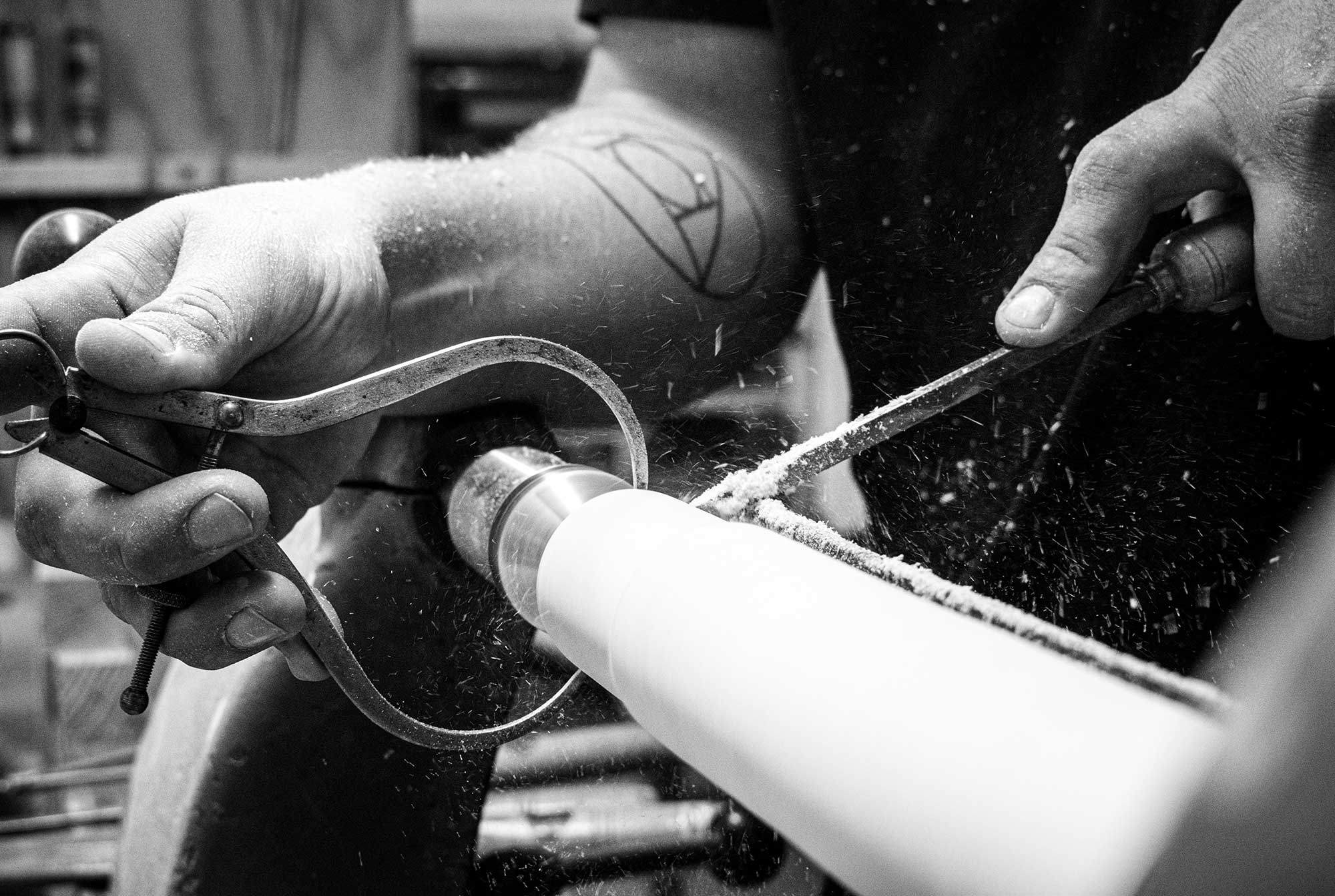 arbete med att göra lampor