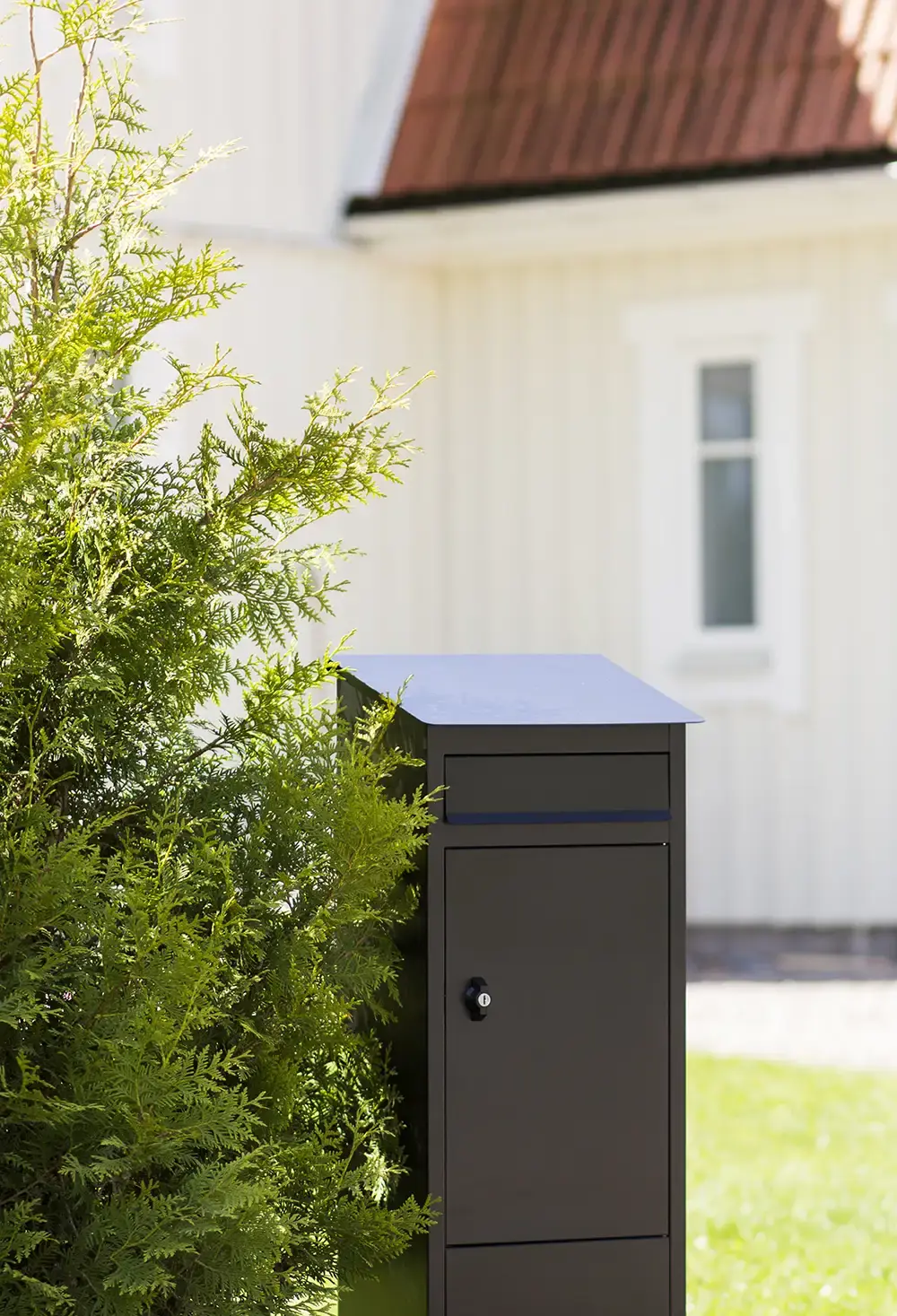 Brevlåda vid hus