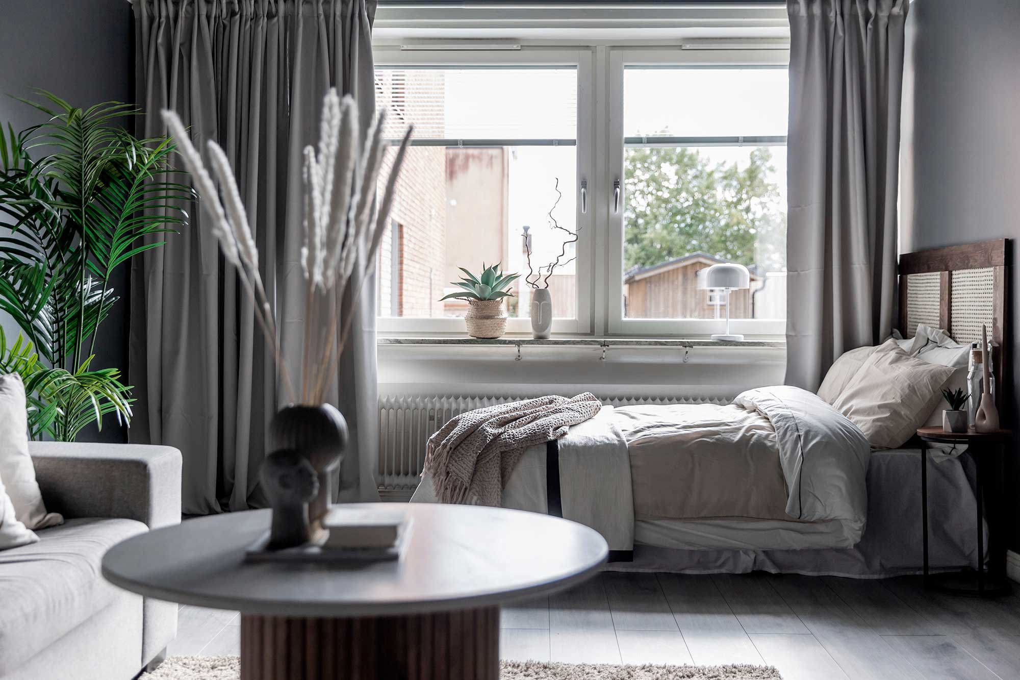 stylat sovrum, styling, säng, fönster, sovrum