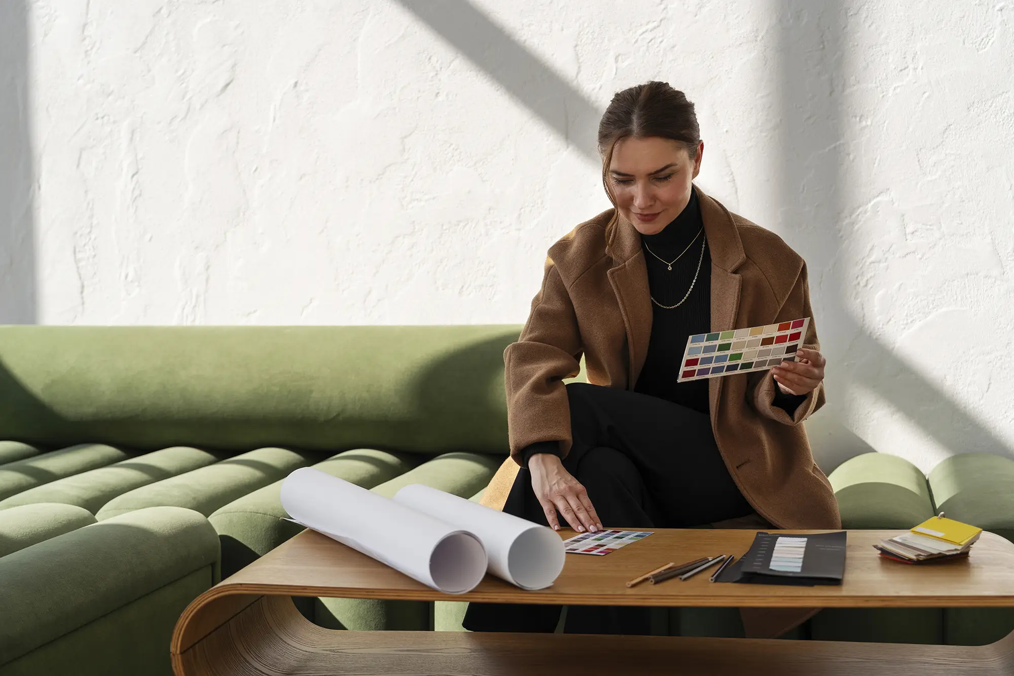 inredningsarkitekt arbetar