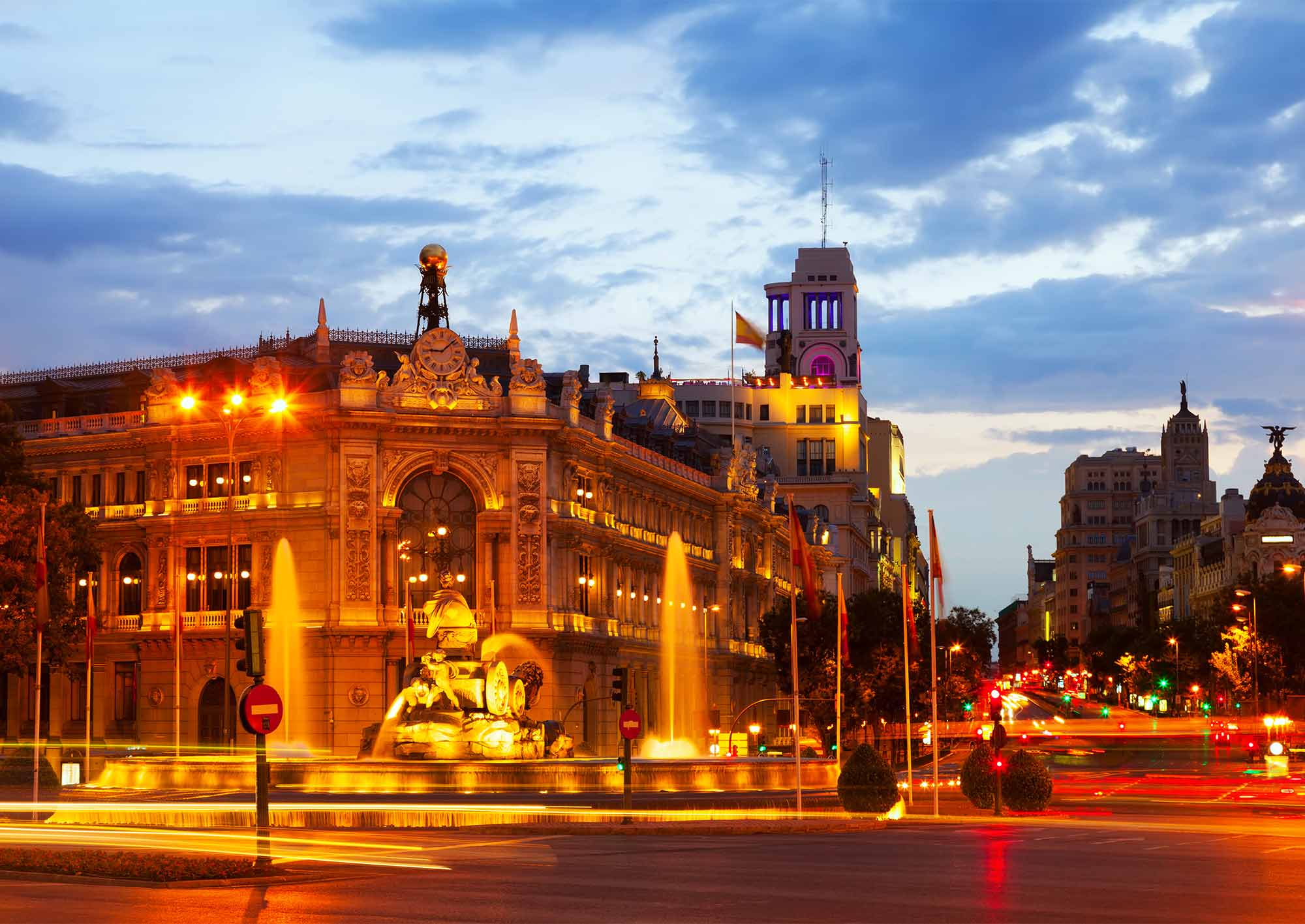 Fontän i Madrid på kvällen